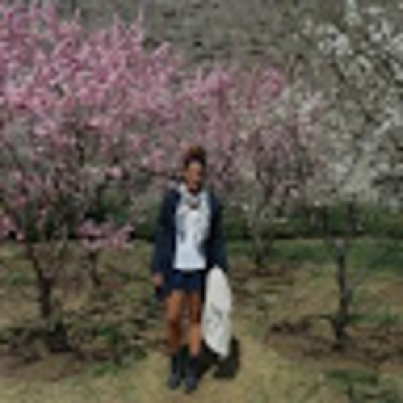 Profile Picture of Paris Skipworth (@pleskin) on Poshmark