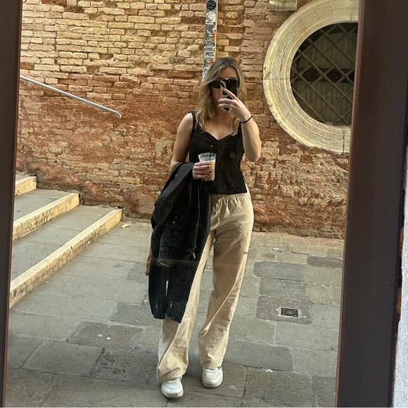 Profile Picture of Kylie Heapes (@kylieheapes) on Poshmark