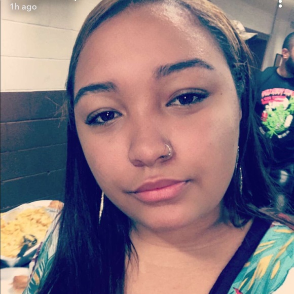 Profile Picture of Lakendra Lewis (@kendralewis96) on Poshmark