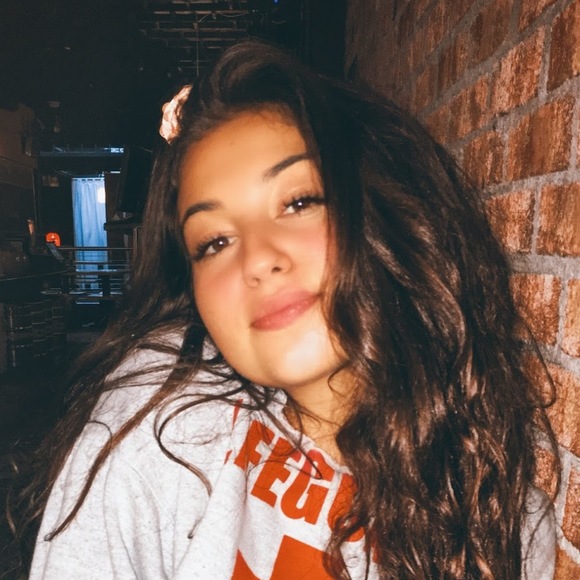 Renee Monaco - Poshmark Profile Picture of Renee Monaco (@r_monaco) on Poshmark