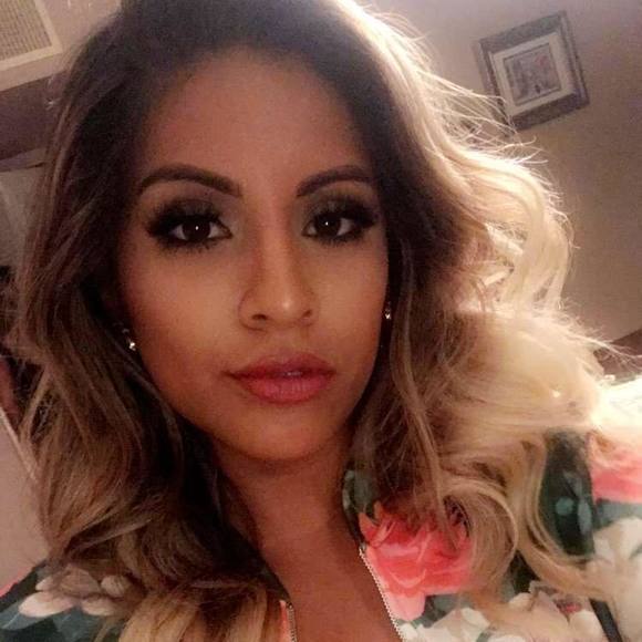 Profile Picture of Lorena Mantilla (@lolocakesss) on Poshmark