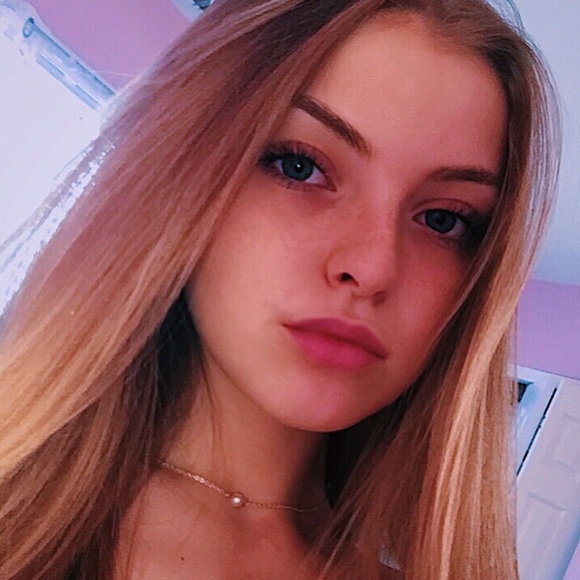 Profile Picture of Kylie Lixfield (@kylielixfield) on Poshmark