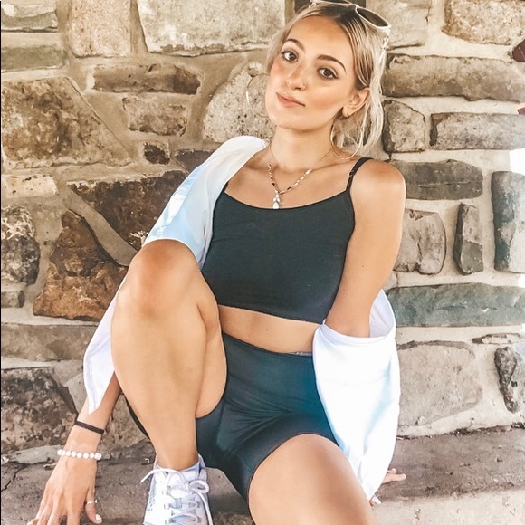 Profile Picture of Caitlin Katona (@caitlin_katona) on Poshmark