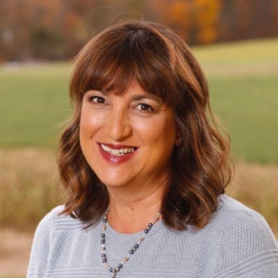 Profile Picture of Kelly Guest (@nun2nine) on Twitter