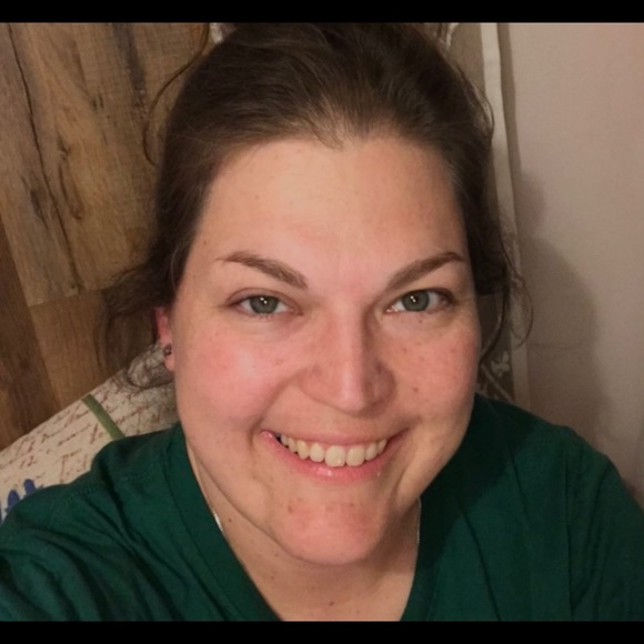 Profile Picture of Jen Reid (@jwr5) on Poshmark