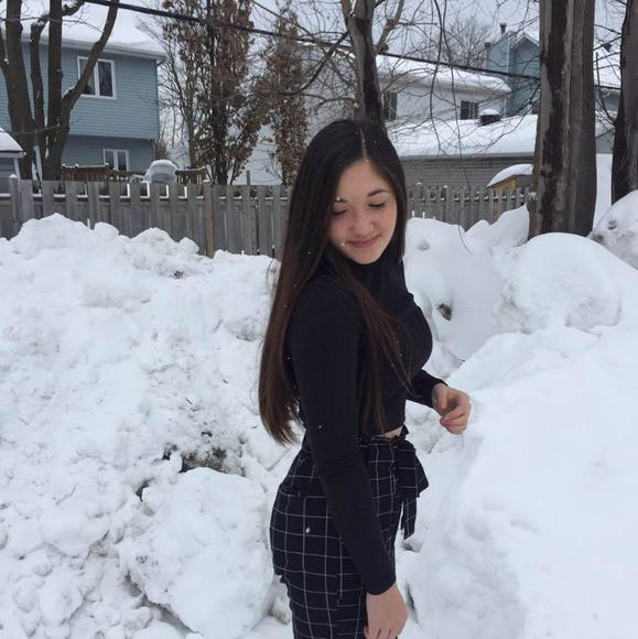 Profile Picture of Marilynn Lauzon (@marilynnlauzon) on Poshmark