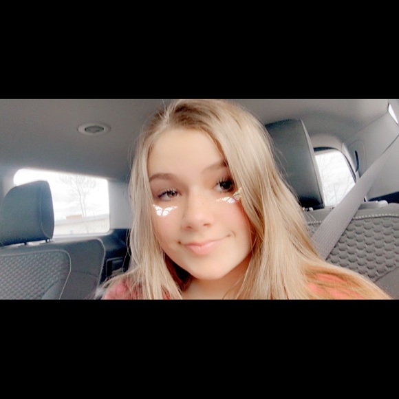 Profile Picture of Ava Inkel (@avainkel) on Poshmark