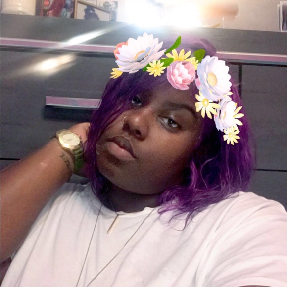 Profile Picture of Queanna Ealy (@queannae97) on Poshmark