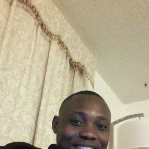 Profile Picture of Comete Nkanga (@cometenkanga) on Poshmark