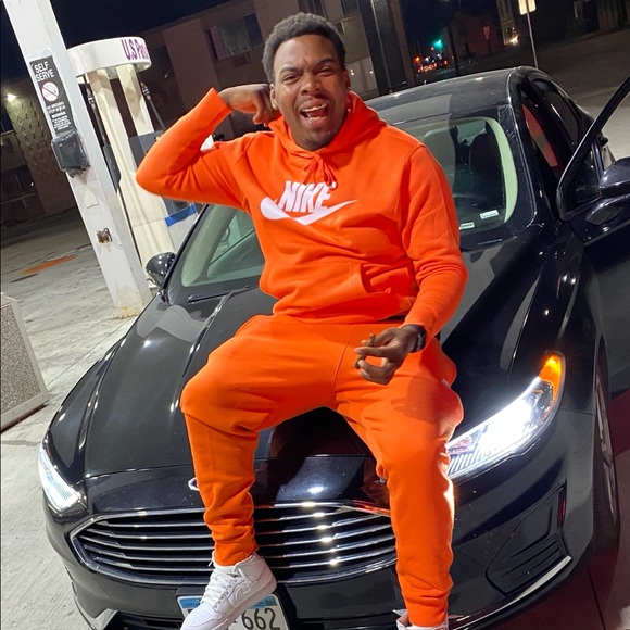 Profile Picture of Marshawn Howell (@marshawnhowell) on Poshmark