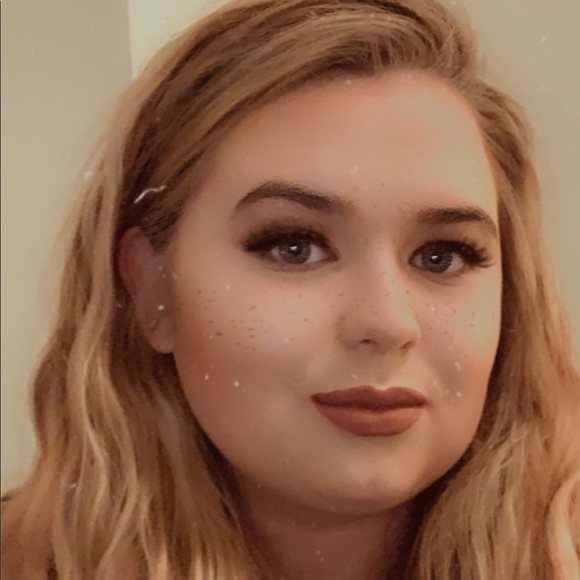 Profile Picture of Amanda Lafferty (@amalaff) on Poshmark