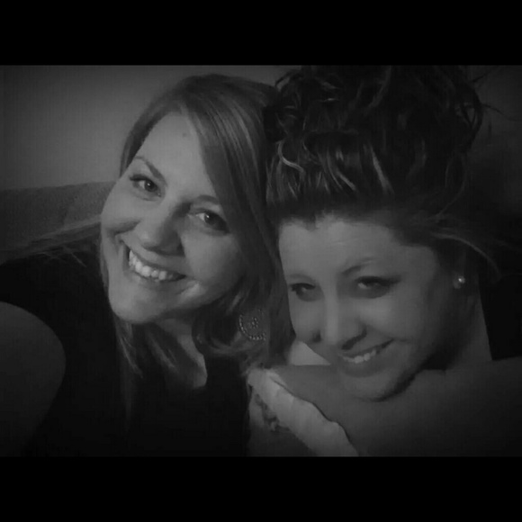 Profile Picture of Danielle Maxfield (@danimax) on Poshmark