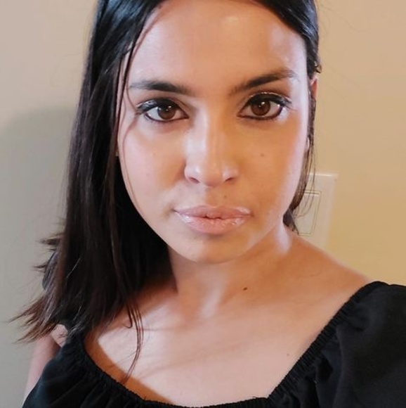 Profile Picture of Amanda Narayan (@4manda1991) on Poshmark