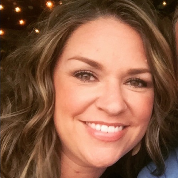Profile Picture of Jessica Meek (@jmeek17) on Poshmark