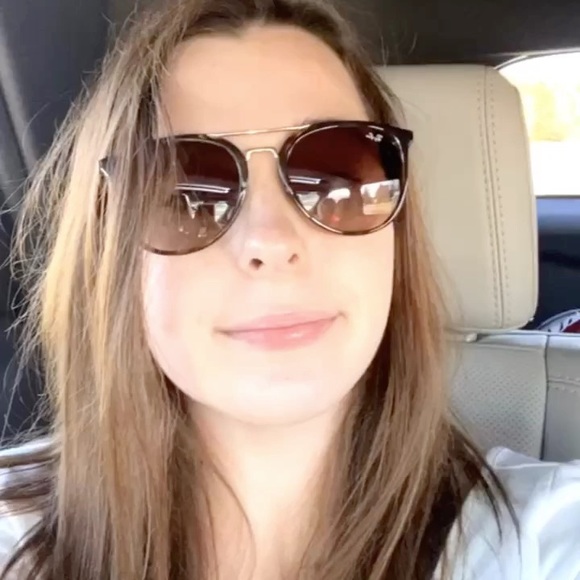 Profile Picture of Ashley Mccaskell (@ashleymaciguess) on Poshmark
