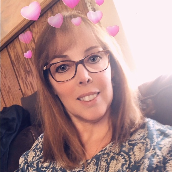 Profile Picture of Sue Widdifield (@susiew019) on Poshmark