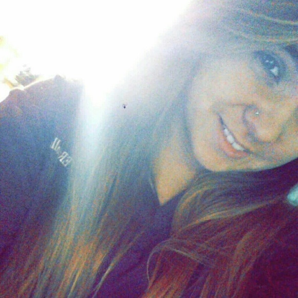 Profile Picture of Carly Devine (@carcarly314) on Poshmark