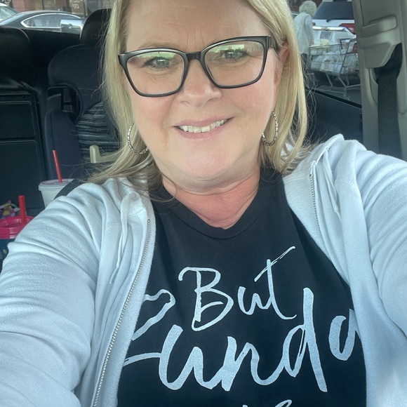 Kendale Burgess - Poshmark Profile Picture of Kendale Burgess (@kendaleburgess) on Poshmark