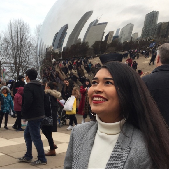 Profile Picture of Daniela Acosta (@danivzla) on Poshmark