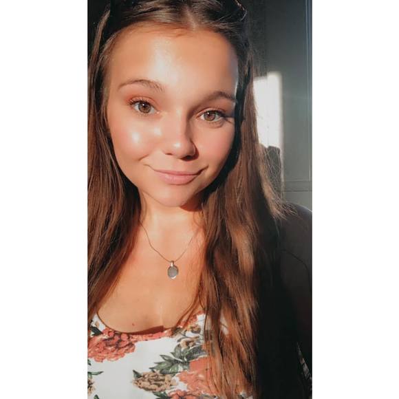 Profile Picture of Liz Dimattio (@lizdimattio) on Poshmark