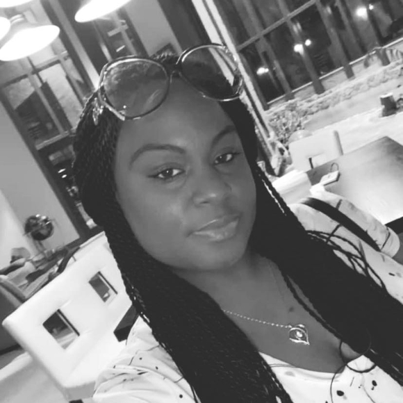 Profile Picture of Sonya Giles (@sonyagiles3377) on Poshmark