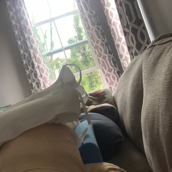 Profile Picture of Beth Septer (@iportis984) on Poshmark