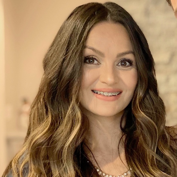 Profile Picture of Elda Lempa (@elempa) on Poshmark