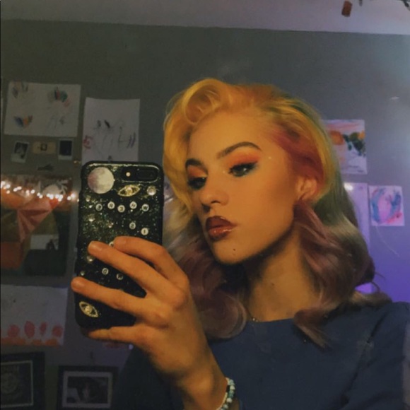 Lachia Malsch - Poshmark Profile Picture of Lachia Malsch (@lachia_sky) on Poshmark