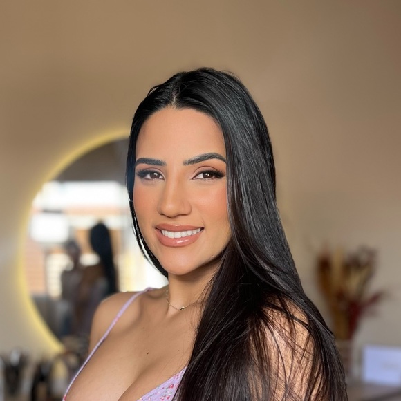 Profile Picture of Poliana Ciliento (@pollyss) on Poshmark