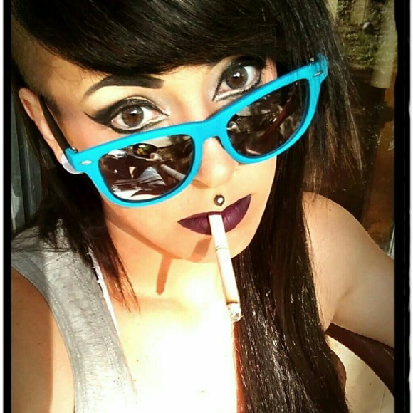 Profile Picture of Nathena Hampton (@nathenah) on Poshmark