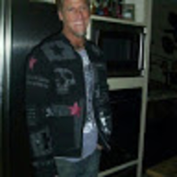 Profile Picture of Eric Hochevar (@eric5ho5) on Poshmark