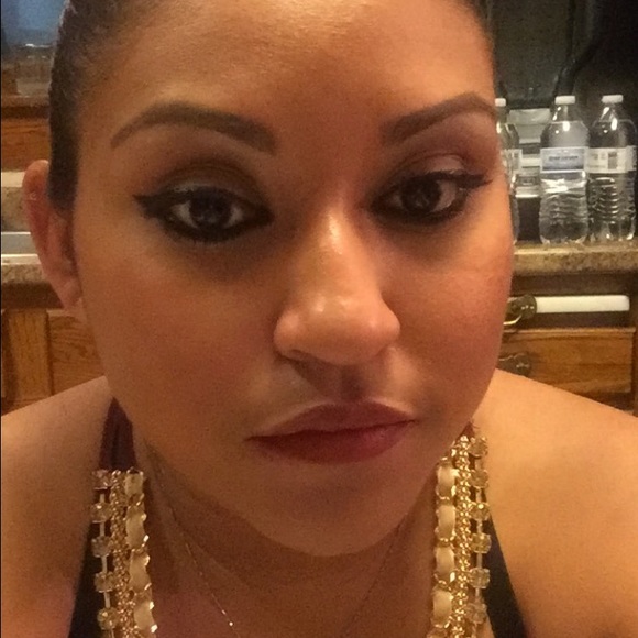 Profile Picture of Itzel Herrera (@itzelherrera15) on Poshmark