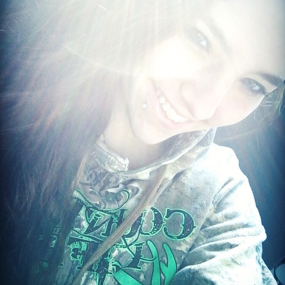 Profile Picture of Katelynn Linde (@kate10143) on Poshmark