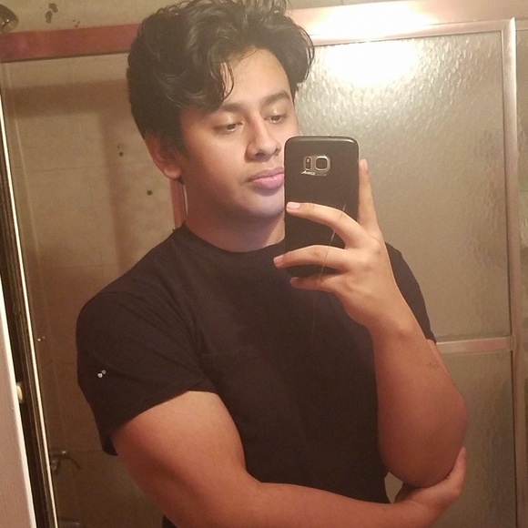 Profile Picture of Cesar Acevedo (@cesarace0) on Poshmark