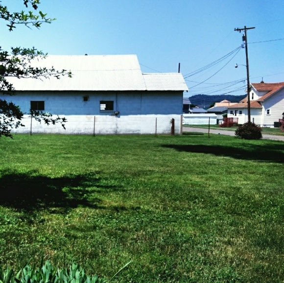 Profile Picture of Warren Wade (@warrenwade) on Poshmark