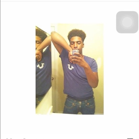 Profile Picture of Carlos Hines (@cashoutlos) on Poshmark