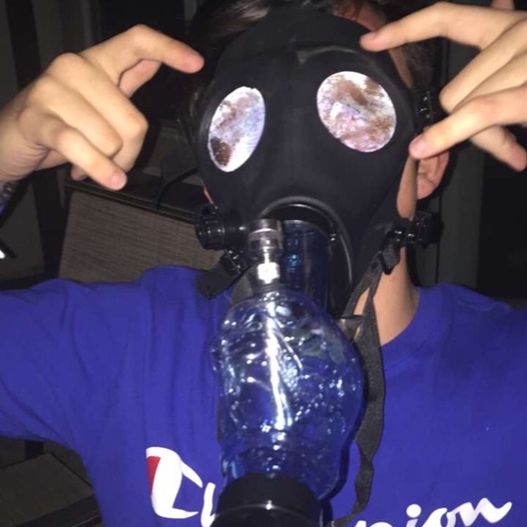Profile Picture of Larry Lopez (@larrbear22) on Poshmark