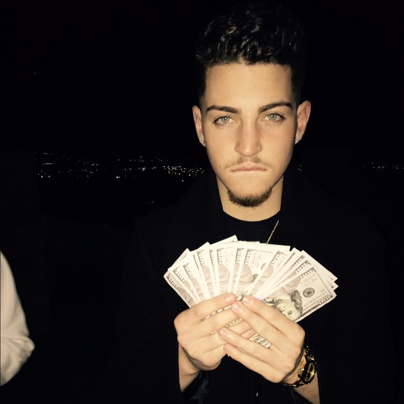 Profile Picture of David Hufford (@davidhufford) on Poshmark