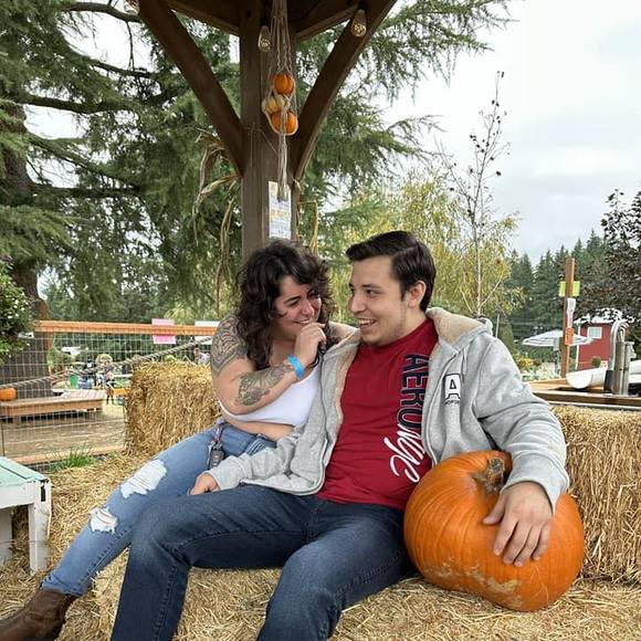 Profile Picture of Mia Perini (@eattrashgetcash) on Poshmark