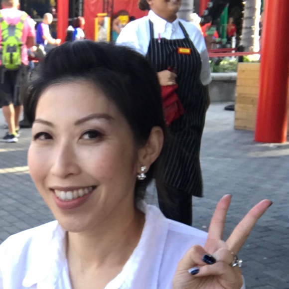 Profile Picture of Elizabeth Tseng (@cytseng90212) on Poshmark