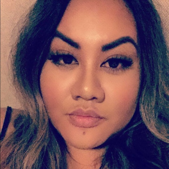 Eileen Corpuz - Poshmark Profile Picture of Eileen Corpuz (@eetrata) on Poshmark