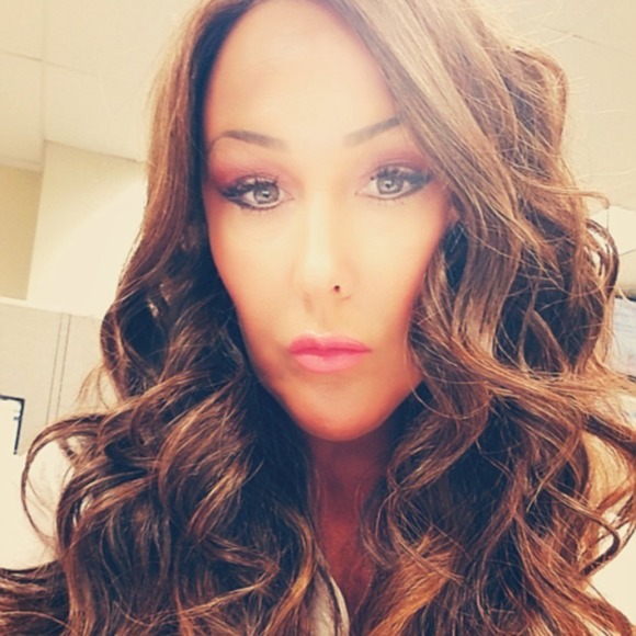 Profile Picture of Michele Cramer (@hotsexyheels) on Poshmark