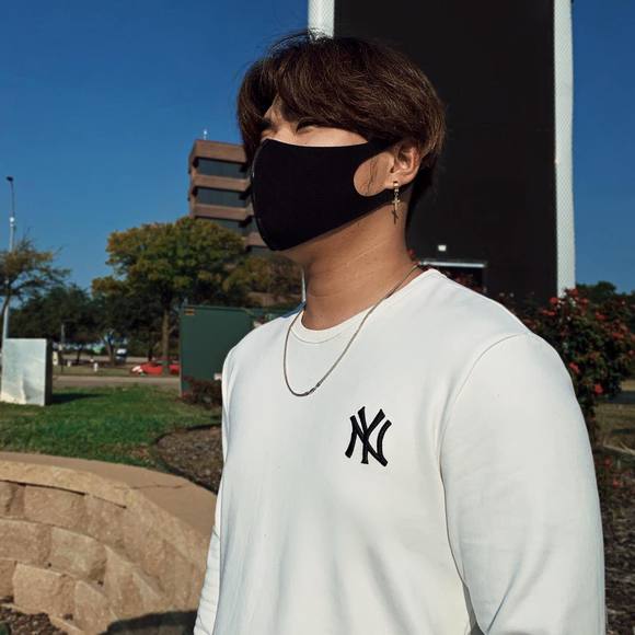 Profile Picture of Zhiyuan Yao (@zy233946) on Poshmark