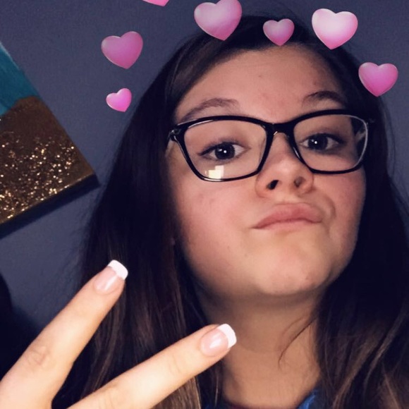 Profile Picture of Mikayla Heyer (@mheyer85) on Poshmark