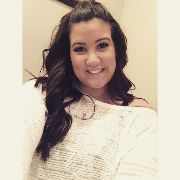 Profile Picture of Ashley Bedard (@ashleybedard) on Poshmark