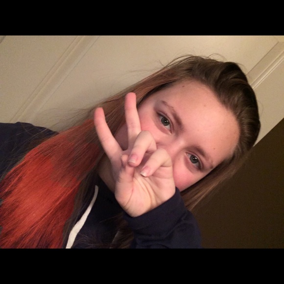 Profile Picture of Saylor Hershman (@hershsay000) on Poshmark