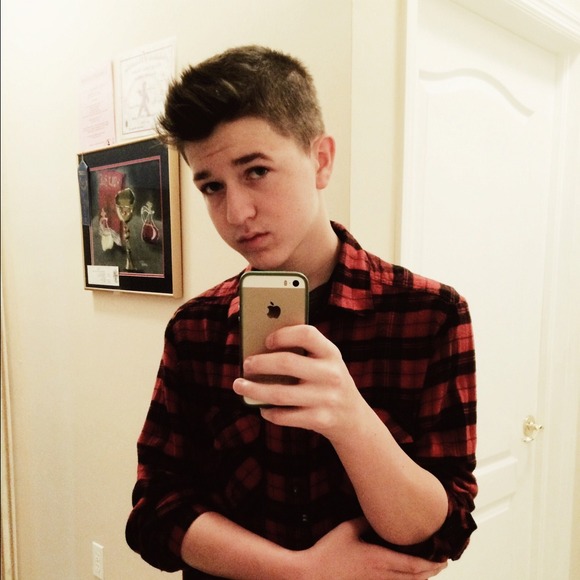 Profile Picture of Jordan Lackman (@jordanlackman) on Poshmark