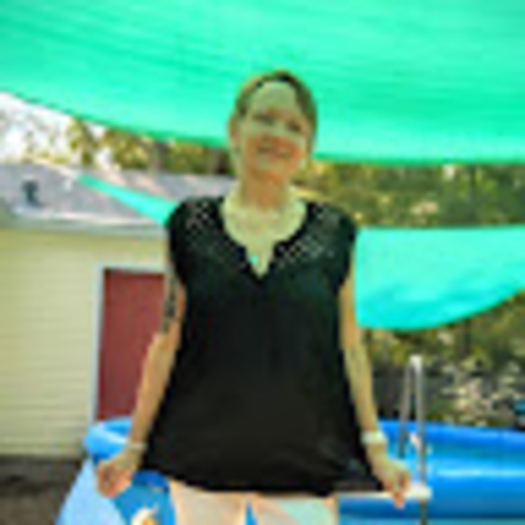 Profile Picture of Cathy Hooks (@cappyof3) on Poshmark