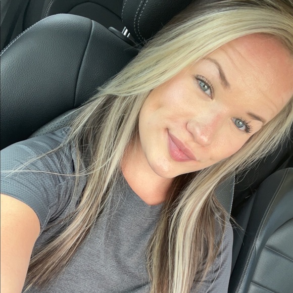 Profile Picture of Tiffani Appling (@tnappling) on Poshmark