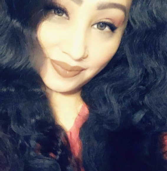 Angelique Cortinez - Poshmark Profile Picture of Angelique Cortinez (@acortinez) on Poshmark